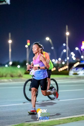 Race photo from PIK NITE RUN 2025