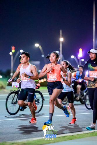 Race photo from PIK NITE RUN 2025