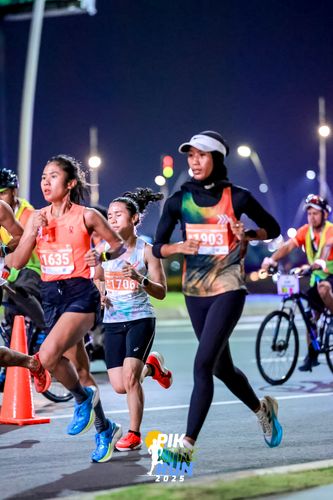 Race photo from PIK NITE RUN 2025