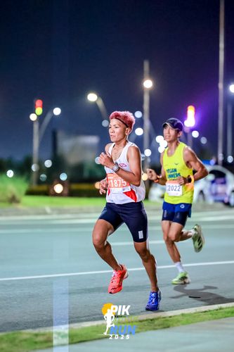 Race photo from PIK NITE RUN 2025