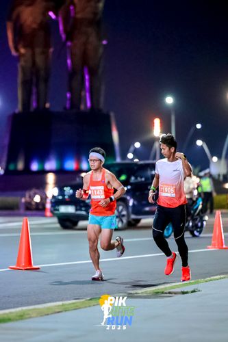 Race photo from PIK NITE RUN 2025