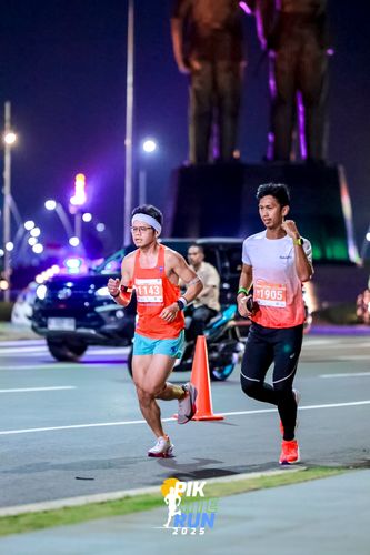 Race photo from PIK NITE RUN 2025
