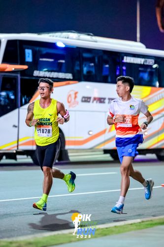 Race photo from PIK NITE RUN 2025
