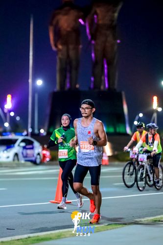 Race photo from PIK NITE RUN 2025