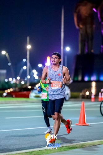 Race photo from PIK NITE RUN 2025