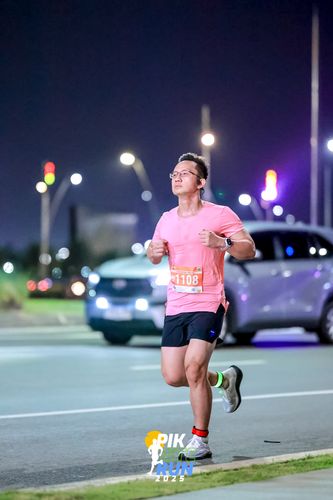 Race photo from PIK NITE RUN 2025