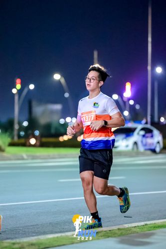 Race photo from PIK NITE RUN 2025