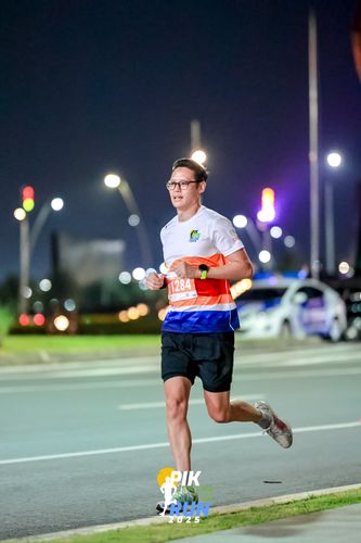 Race photo from PIK NITE RUN 2025