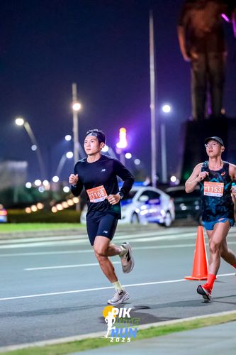 Race photo from PIK NITE RUN 2025