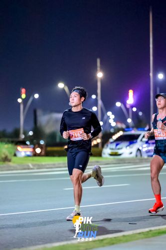 Race photo from PIK NITE RUN 2025