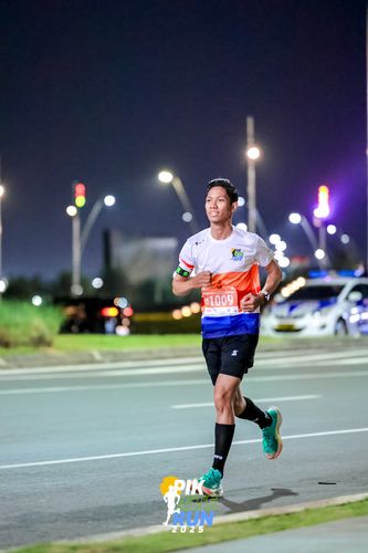 Race photo from PIK NITE RUN 2025