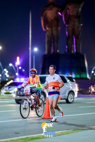 Race photo from PIK NITE RUN 2025