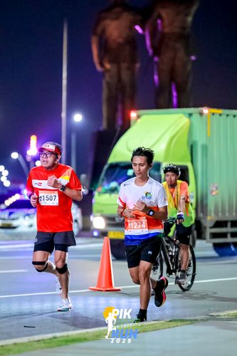 Race photo from PIK NITE RUN 2025