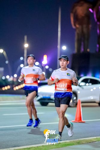 Race photo from PIK NITE RUN 2025