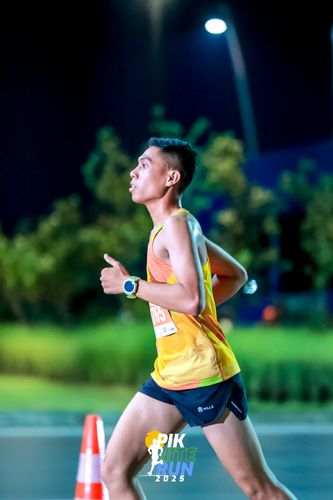 Race photo from PIK NITE RUN 2025