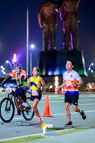 Race photo from PIK NITE RUN 2025