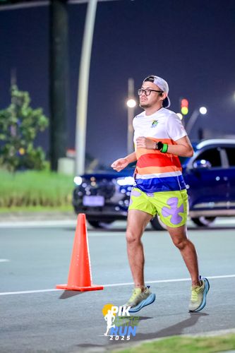 Race photo from PIK NITE RUN 2025