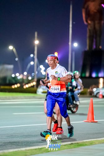 Race photo from PIK NITE RUN 2025