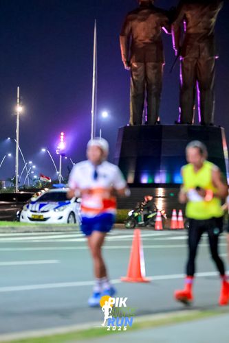 Race photo from PIK NITE RUN 2025