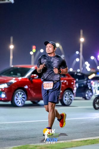 Race photo from PIK NITE RUN 2025