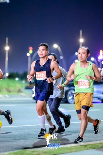 Race photo from PIK NITE RUN 2025