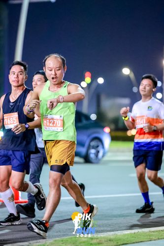 Race photo from PIK NITE RUN 2025