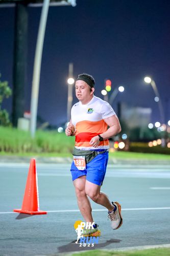 Race photo from PIK NITE RUN 2025