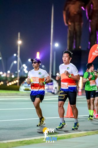 Race photo from PIK NITE RUN 2025