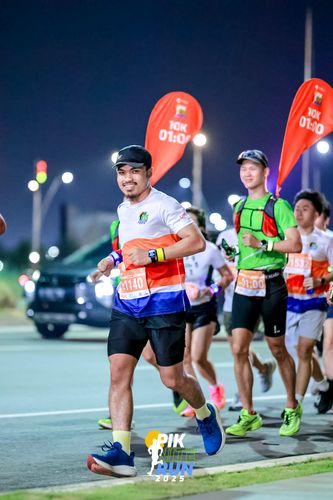 Race photo from PIK NITE RUN 2025