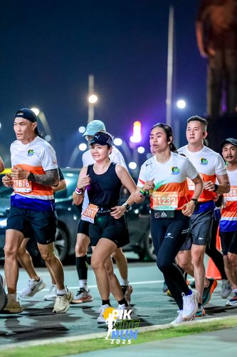 Race photo from PIK NITE RUN 2025