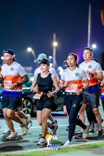 Race photo from PIK NITE RUN 2025