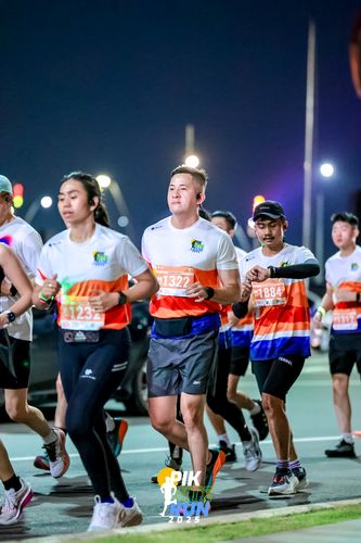 Race photo from PIK NITE RUN 2025