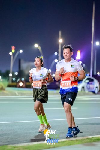 Race photo from PIK NITE RUN 2025