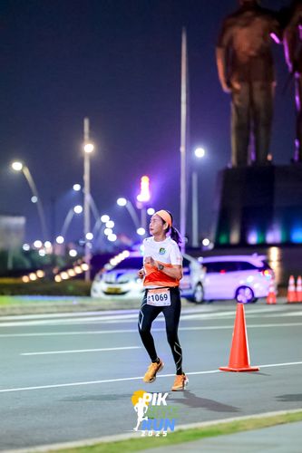 Race photo from PIK NITE RUN 2025