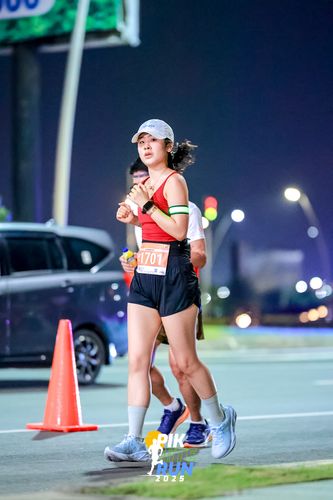 Race photo from PIK NITE RUN 2025