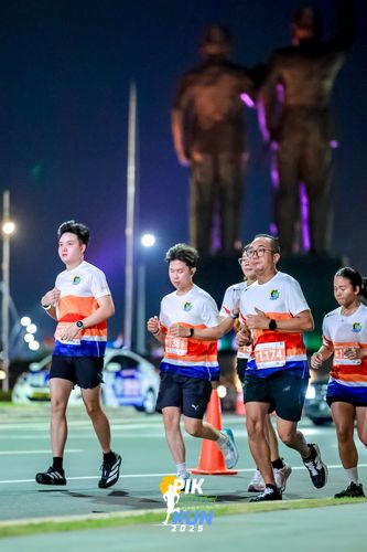 Race photo from PIK NITE RUN 2025