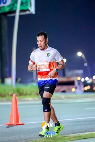 Race photo from PIK NITE RUN 2025