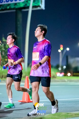 Race photo from PIK NITE RUN 2025