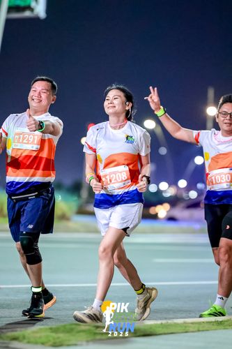 Race photo from PIK NITE RUN 2025