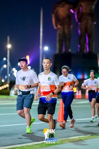 Race photo from PIK NITE RUN 2025