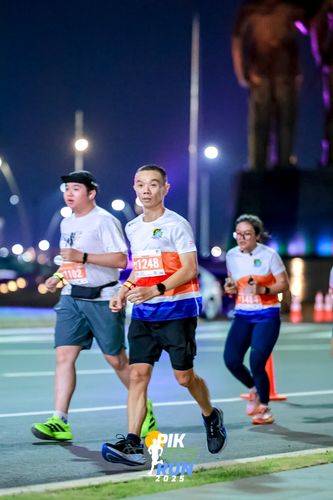 Race photo from PIK NITE RUN 2025