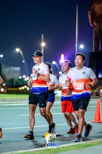 Race photo from PIK NITE RUN 2025