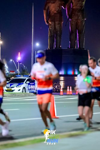 Race photo from PIK NITE RUN 2025