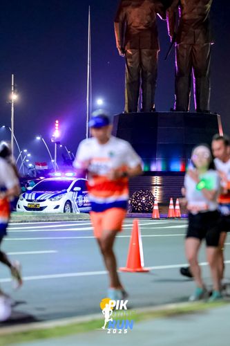 Race photo from PIK NITE RUN 2025