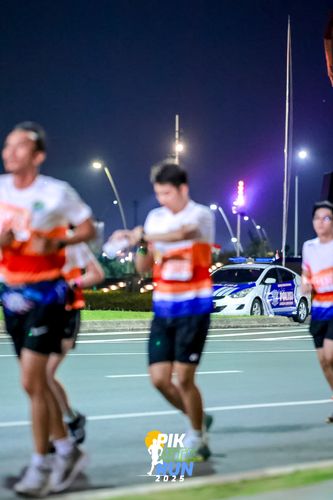Race photo from PIK NITE RUN 2025