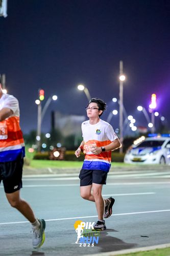 Race photo from PIK NITE RUN 2025