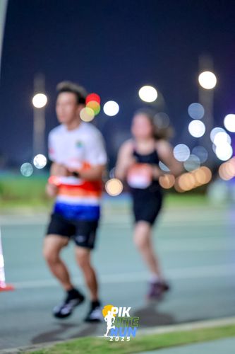 Race photo from PIK NITE RUN 2025