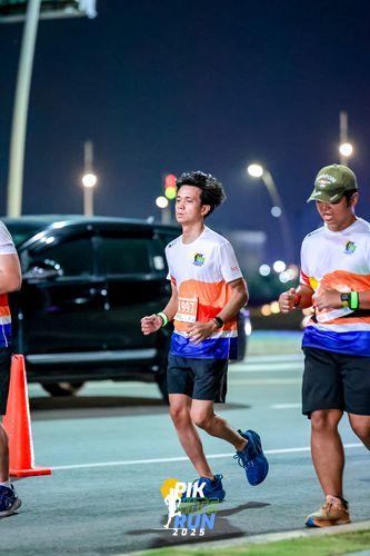 Race photo from PIK NITE RUN 2025