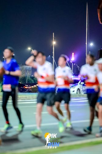 Race photo from PIK NITE RUN 2025