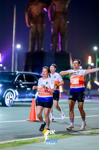 Race photo from PIK NITE RUN 2025